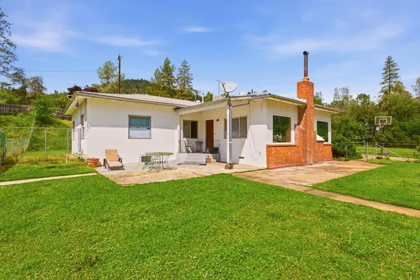 $350,000 | 15194 Wonderland Boulevard, Redding, CA 96003