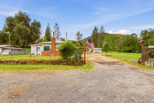 $350,000 | 15194 Wonderland Boulevard, Redding, CA 96003