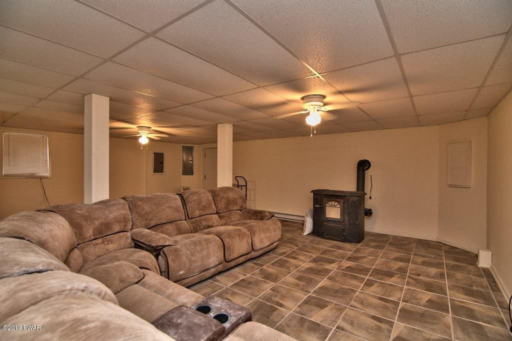 113 Ridgewood Circle Lake Ariel, PA 18436 - Photo 29 of 43 Large Family Room