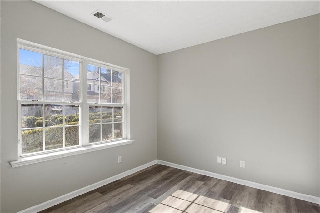 5667 Cascade Run Atlanta, GA 30336 - Photo 3 of 27 Gallery Image 3