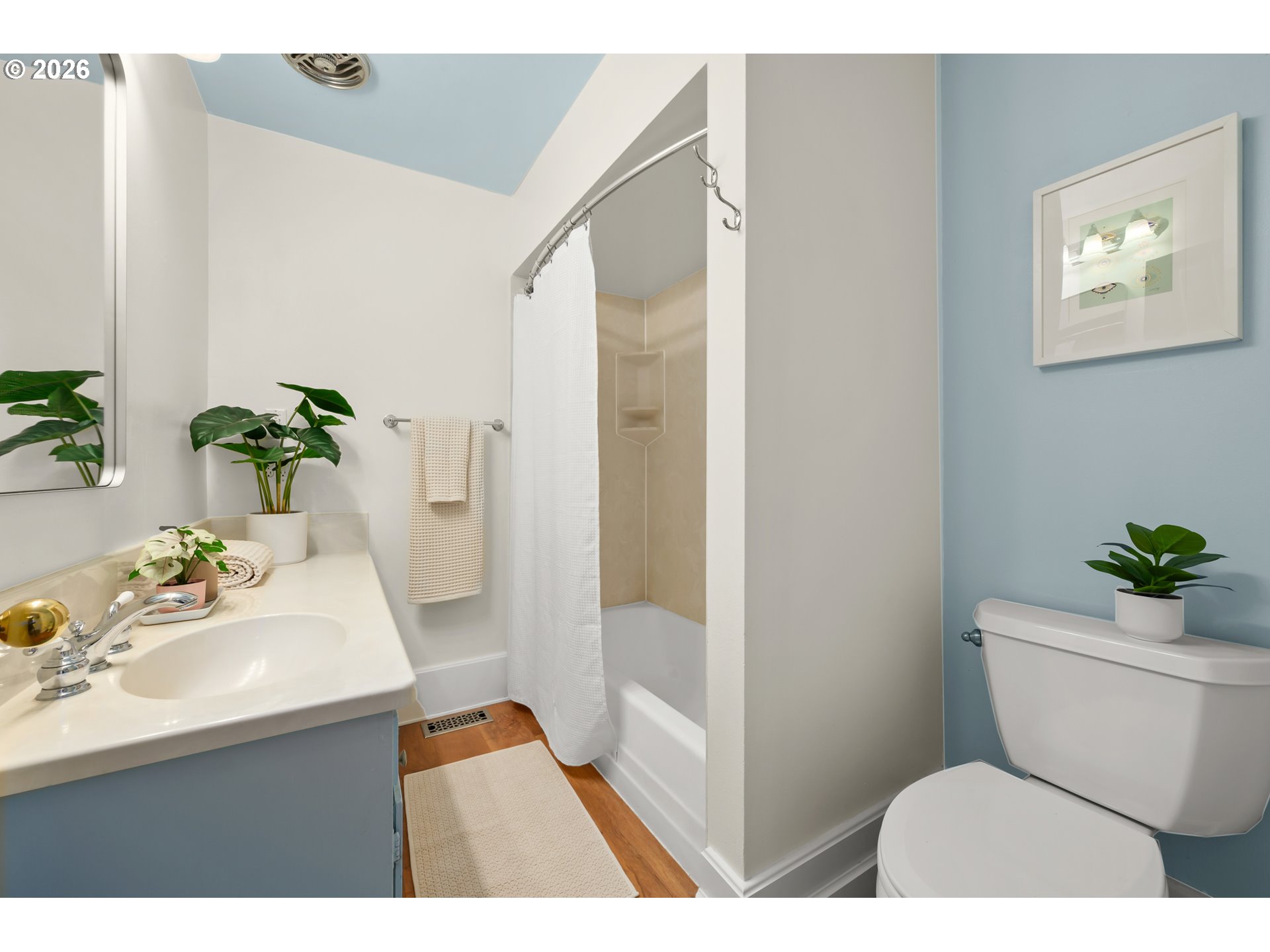 952 C Street Springfield, OR 97477 - Photo 26 of 48 Bathroom