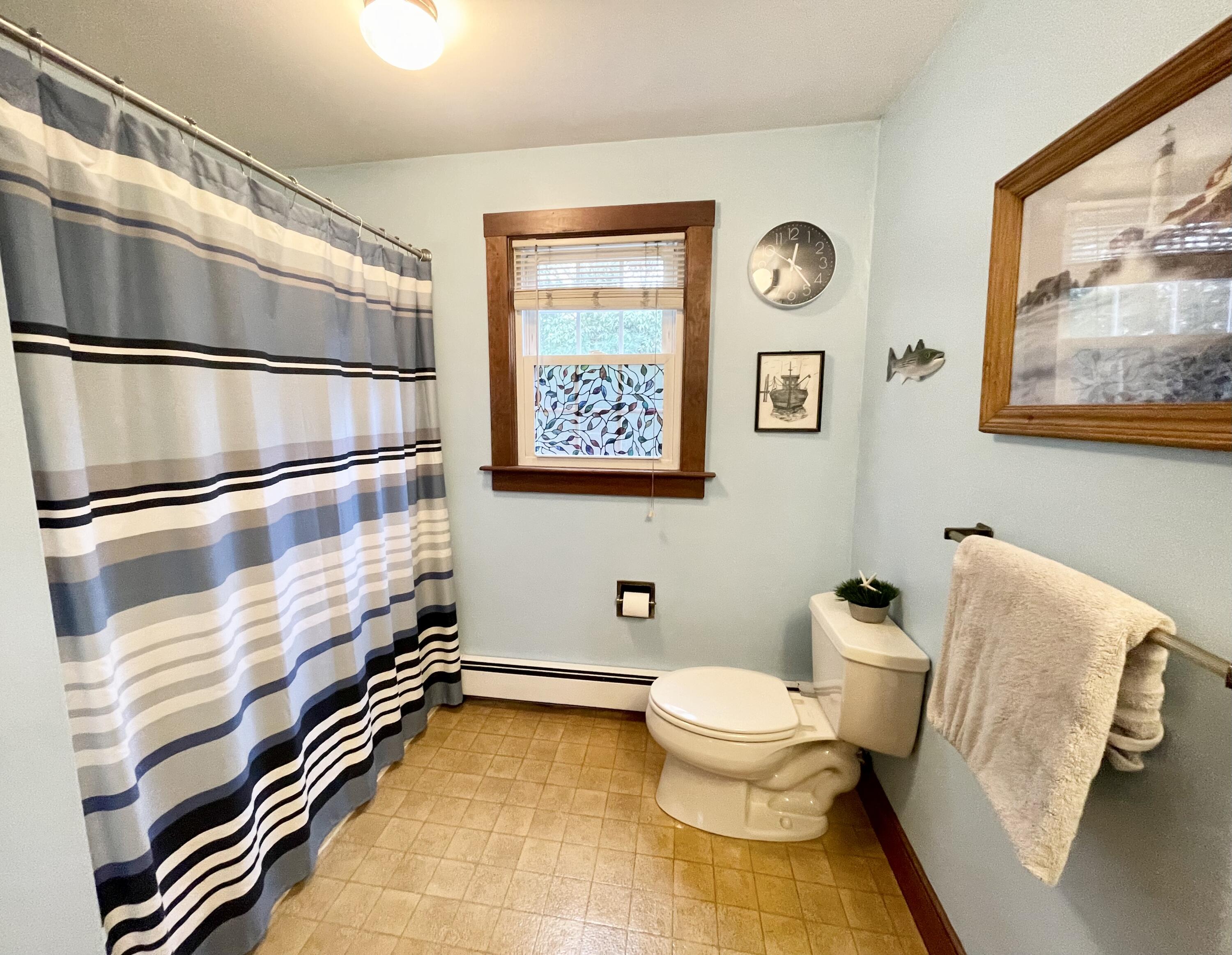 89 Sheaffer Road Centerville, MA 02632 - Photo 31 of 58 1st floor shower.tub