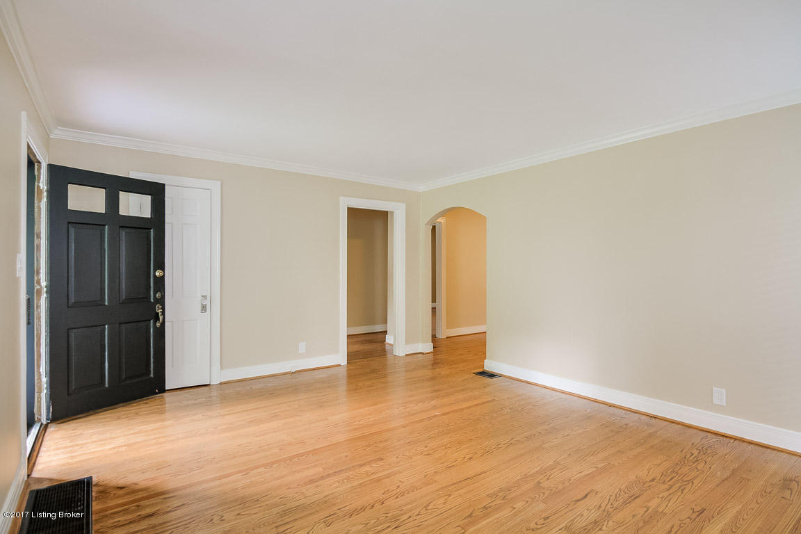 212 Ridgeway Avenue Louisville, KY 40207 - Photo 8 of 35 Living Room