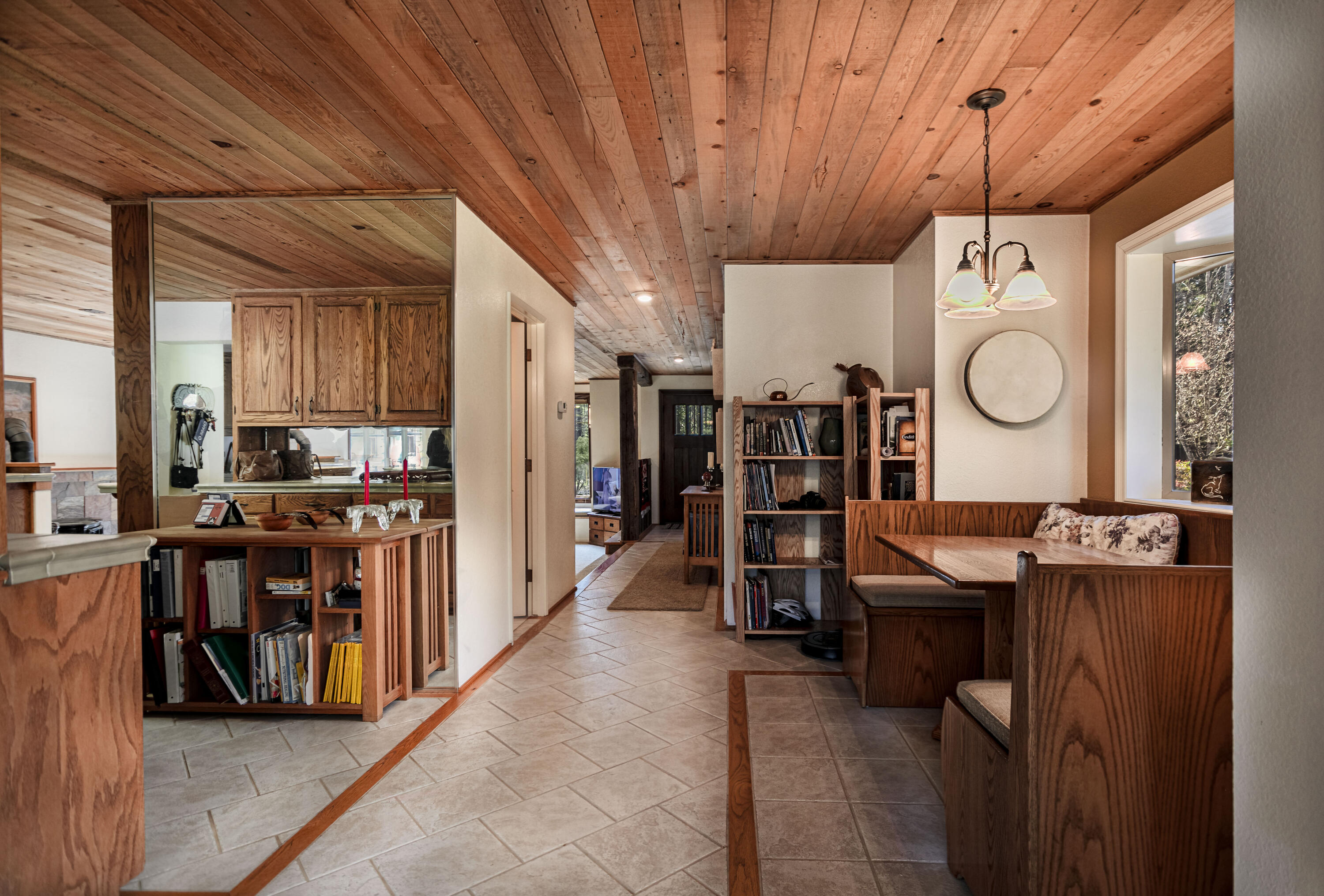 285 Riessen Road Grants Pass, OR 97526 - Photo 26 of 59 Casual Breakfast