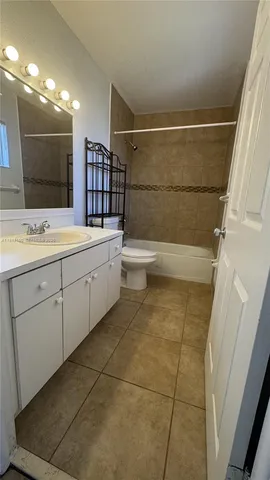 $2,800 | 915 Southeast 13th Road, Homestead, FL 33035