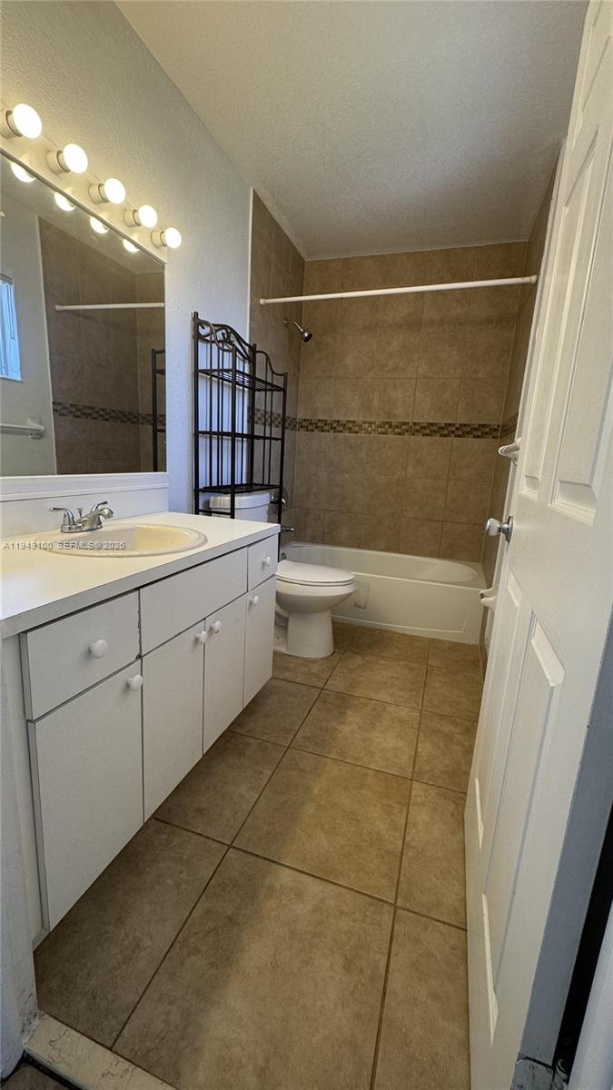 915 Southeast 13th Road Homestead, FL 33035 - Photo 14 of 23