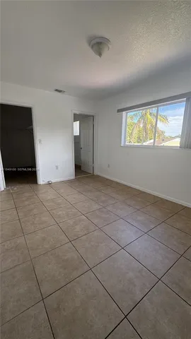 $2,800 | 915 Southeast 13th Road, Homestead, FL 33035