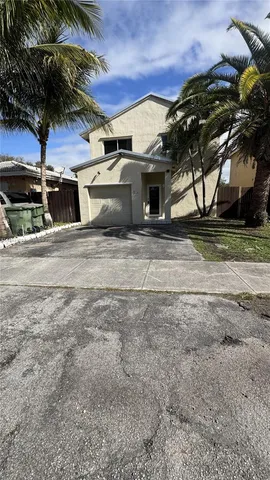 $2,800 | 915 Southeast 13th Road, Homestead, FL 33035