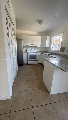 $2,800 | 915 Southeast 13th Road, Homestead, FL 33035