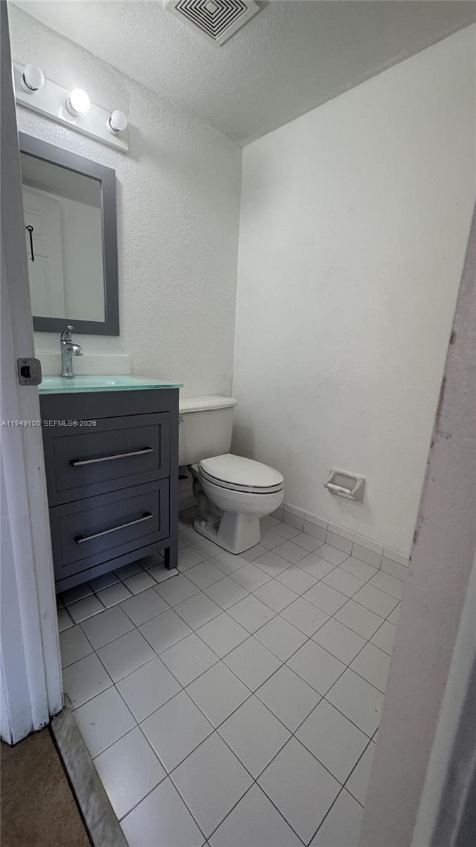 915 Southeast 13th Road Homestead, FL 33035 - Photo 4 of 23