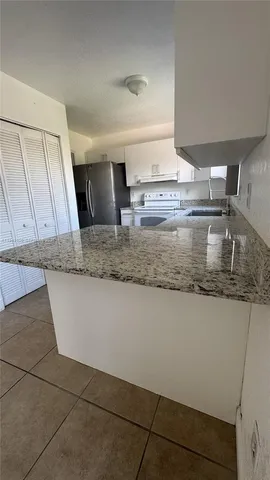 $2,800 | 915 Southeast 13th Road, Homestead, FL 33035