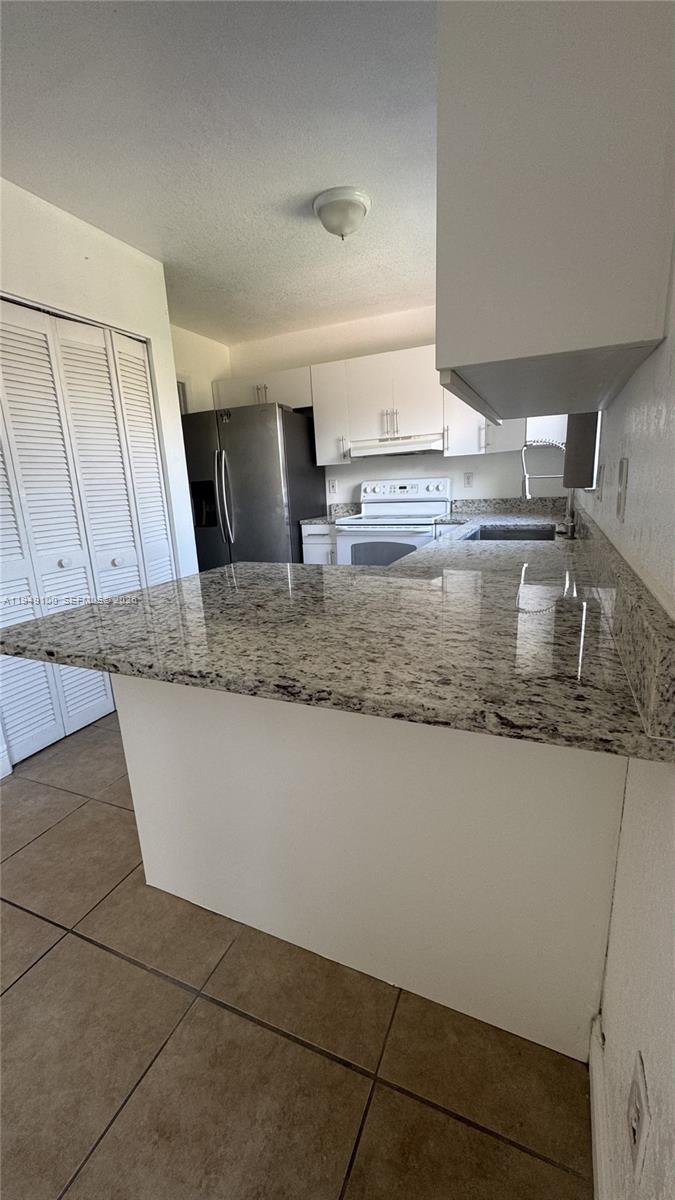 915 Southeast 13th Road Homestead, FL 33035 - Photo 5 of 23