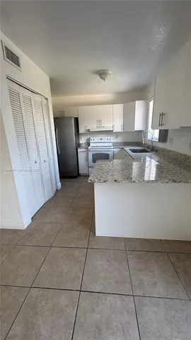 $2,800 | 915 Southeast 13th Road, Homestead, FL 33035