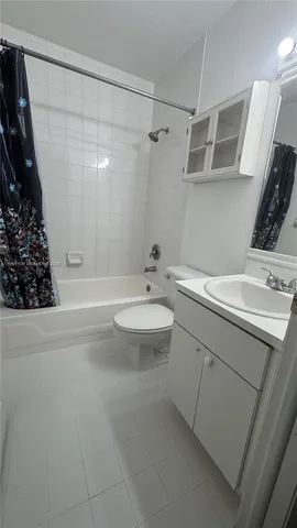 $2,800 | 915 Southeast 13th Road, Homestead, FL 33035