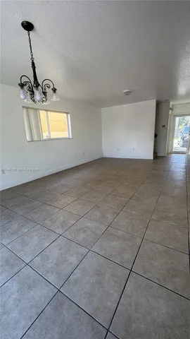 $2,800 | 915 Southeast 13th Road, Homestead, FL 33035