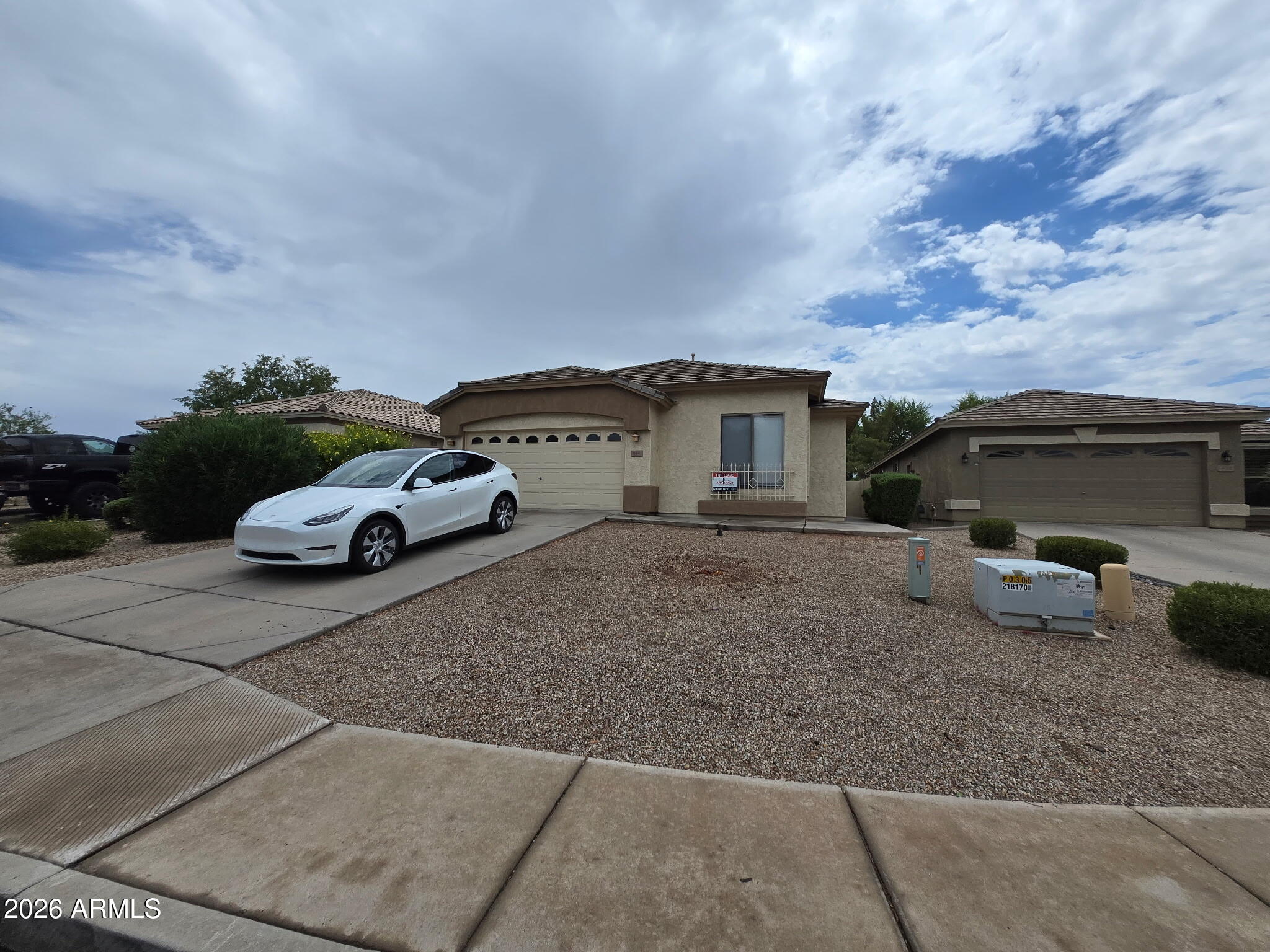 844 South Roca Court Gilbert, AZ 85296 - Photo 8 of 8 Front Yard/After Tree Removal