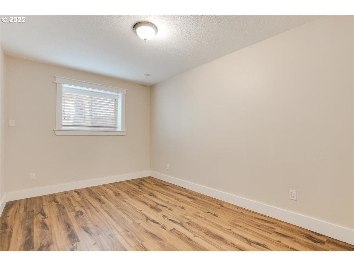 1725 Southwest 29th Court Gresham, OR 97080 - Photo 14 of 23 Gallery Image 14