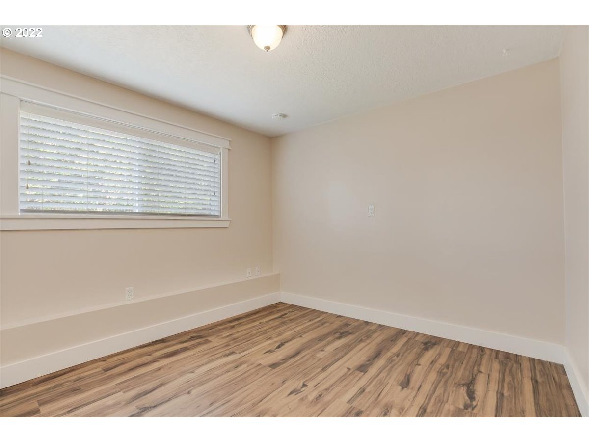 1725 Southwest 29th Court Gresham, OR 97080 - Photo 17 of 23 Gallery Image 17