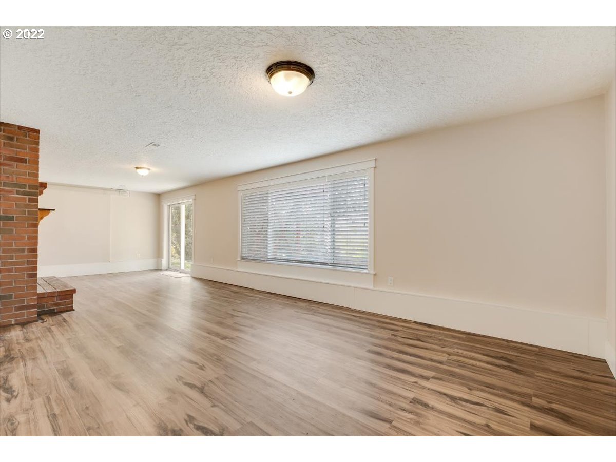 1725 Southwest 29th Court Gresham, OR 97080 - Photo 18 of 23 Gallery Image 18