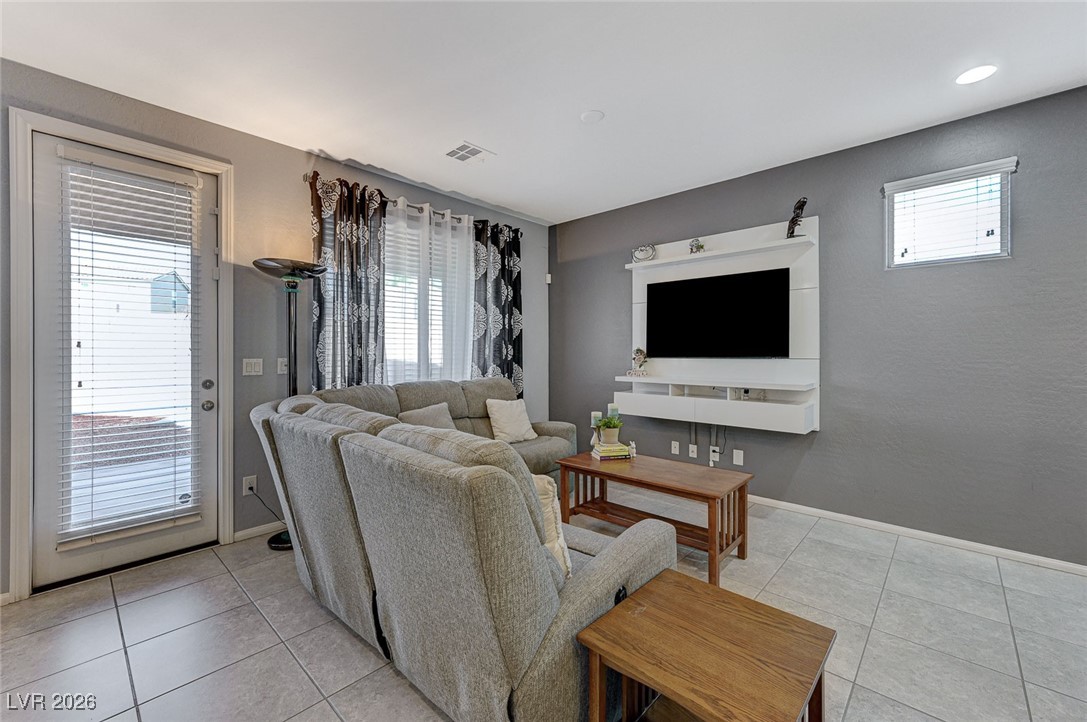 6276 Point Isabel Way Las Vegas, NV 89122 - Photo 7 of 38