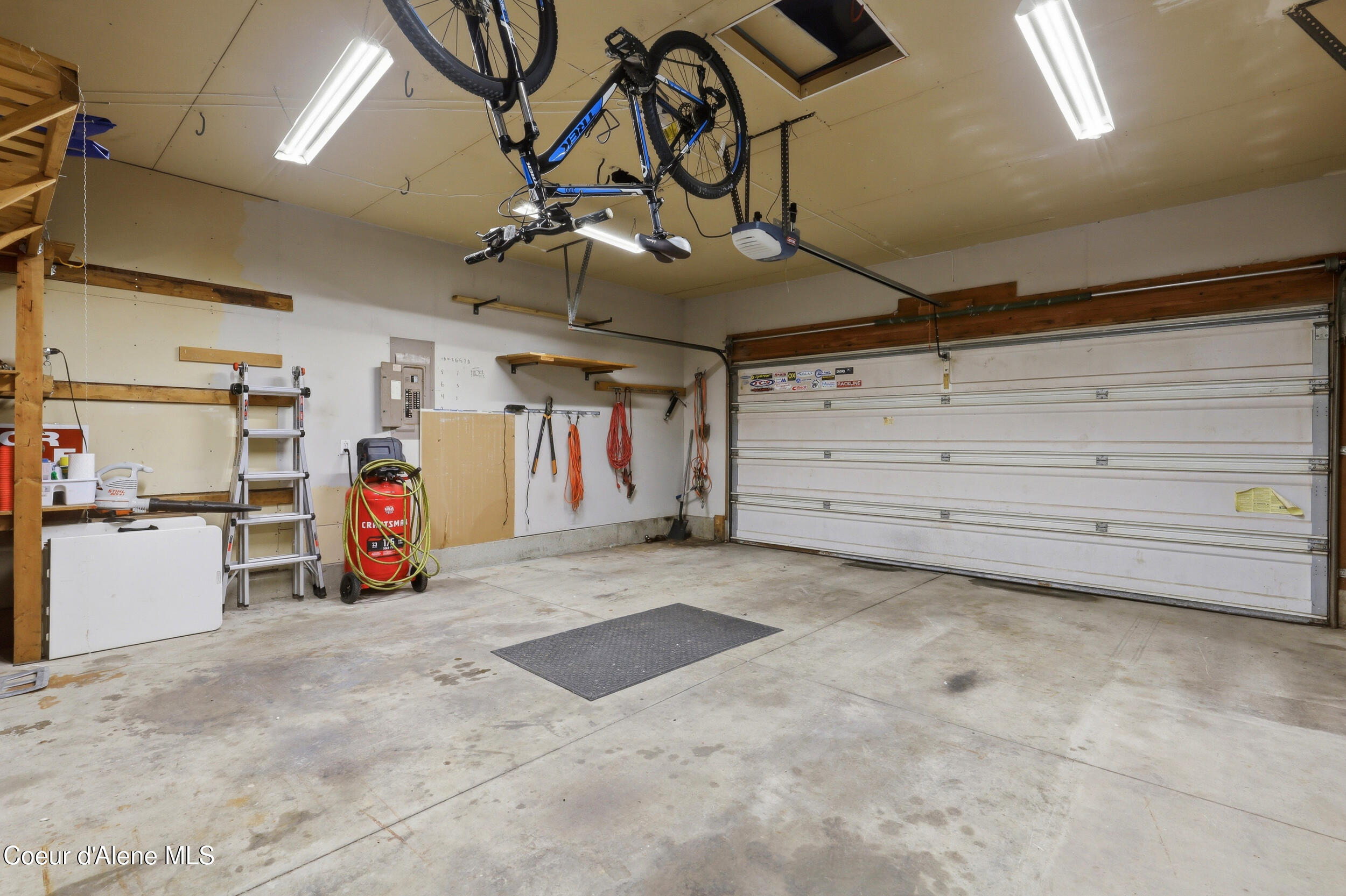 8208 Arizona Street Rathdrum, ID 83858 - Photo 38 of 39 Attached Garage