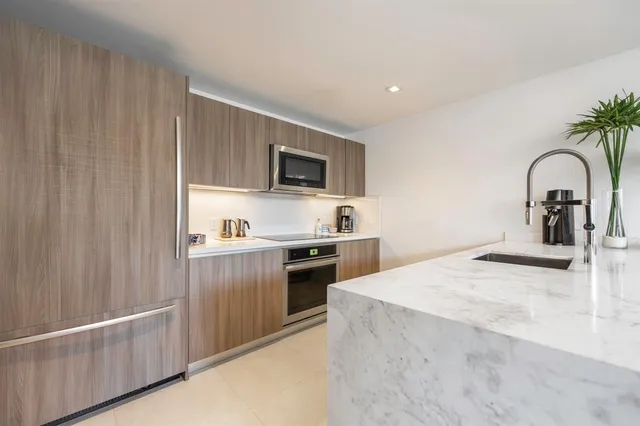 $12,500 | 401 North Birch Road, Unit TH7, Fort Lauderdale, FL 33304