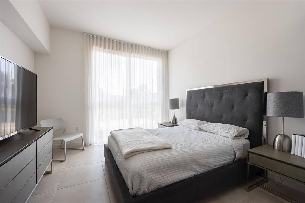 401 North Birch Road, Unit TH7 Fort Lauderdale, FL 33304 - Photo 15 of 33 a bedroom with a bed and a flat screen tv