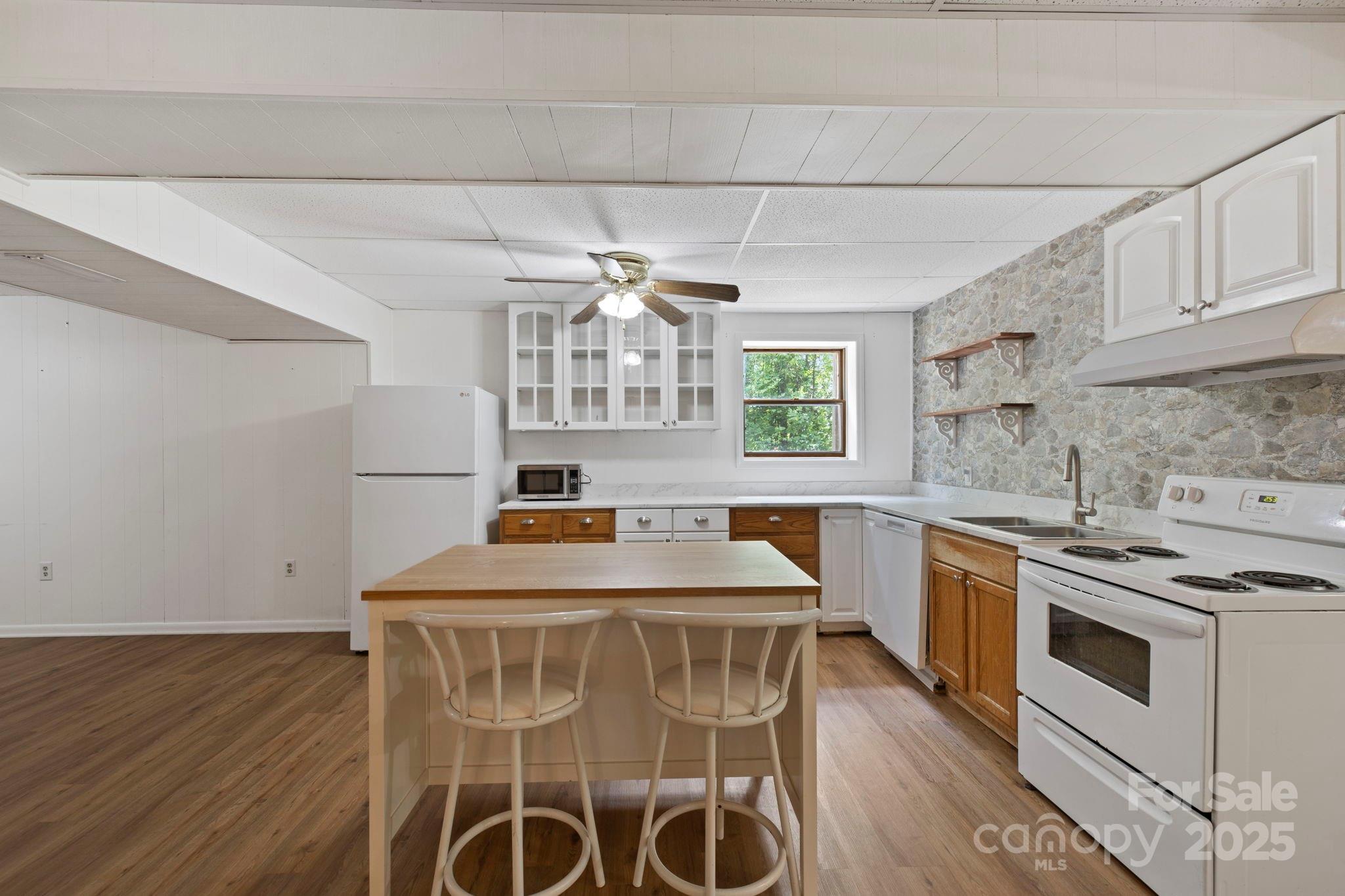 909 Pearson Falls Road Saluda, NC 28773 - Photo 30 of 41 Gallery Image 30