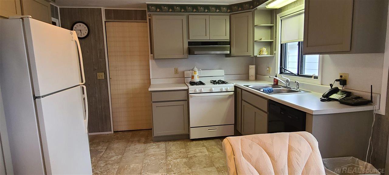 7435 Birchtree Road Lexington, MI 48450 - Photo 11 of 34 50100907-10.JPG