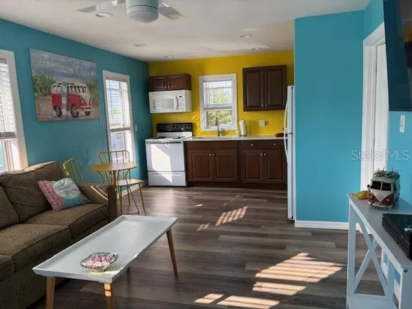 $289,900 | 13343 Gulf Boulevard, Unit D14, St. Petersburg, FL 33708