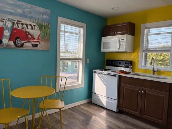 $289,900 | 13343 Gulf Boulevard, Unit D14, St. Petersburg, FL 33708