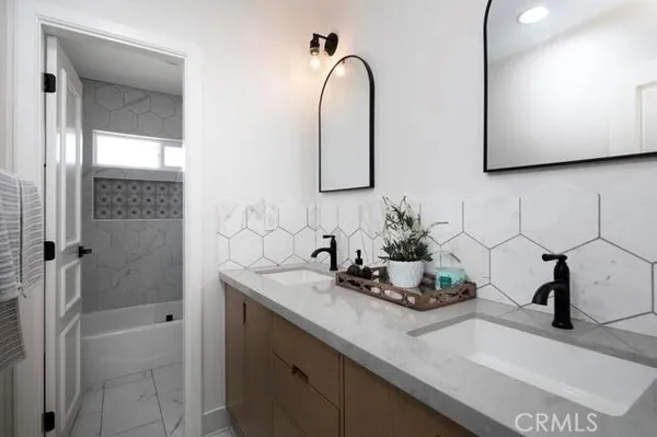 a view of a dinning table and chairs in the patio