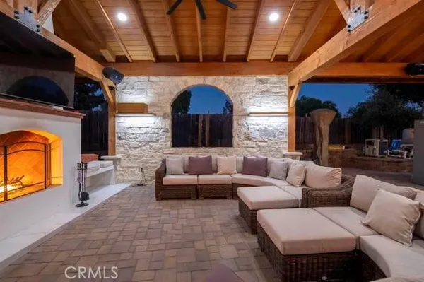 a view of a house with entertaining space