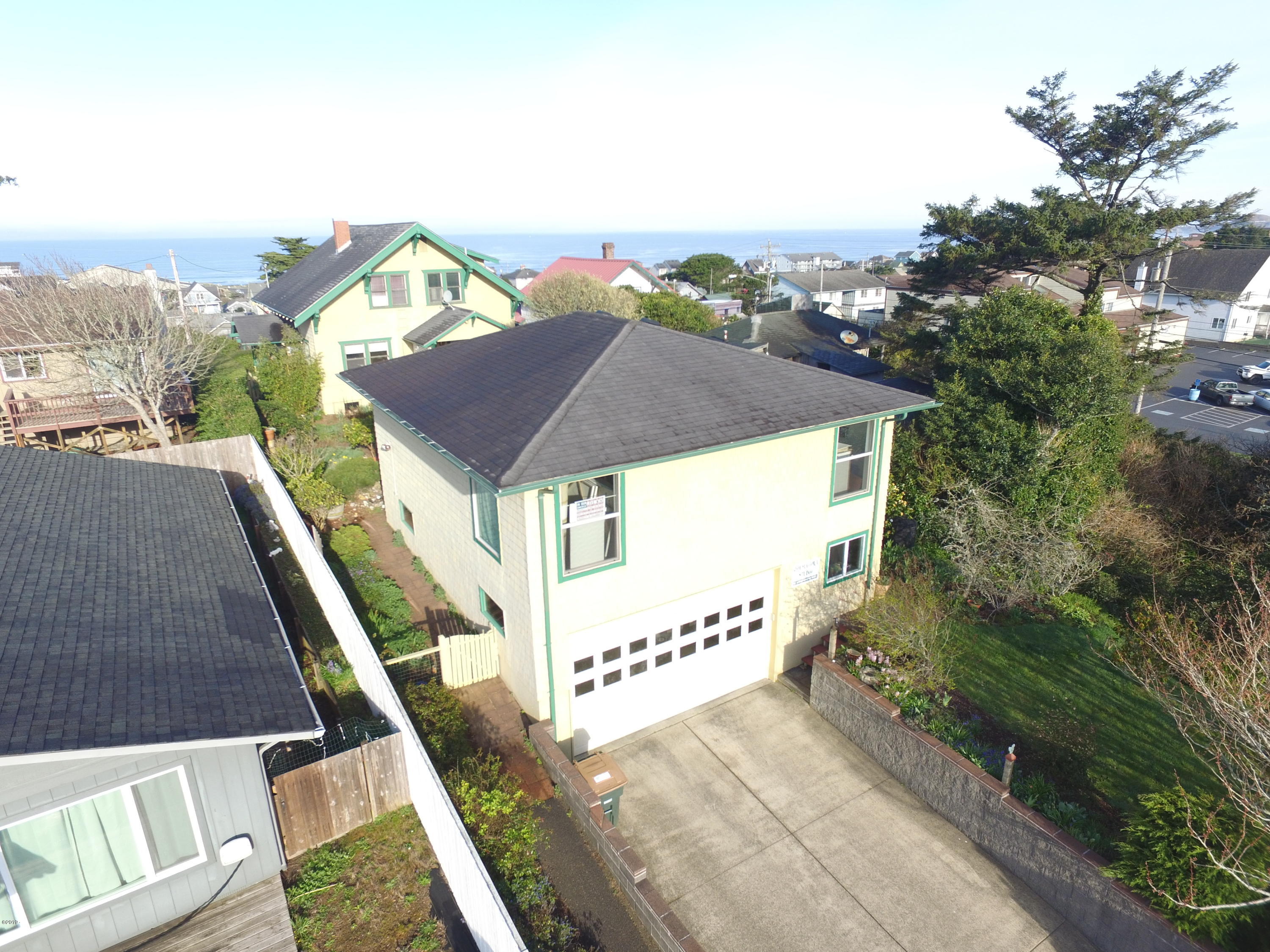 19 Southwest Hurbert Street Newport, OR 97365 - Photo 2 of 51 Rear of house