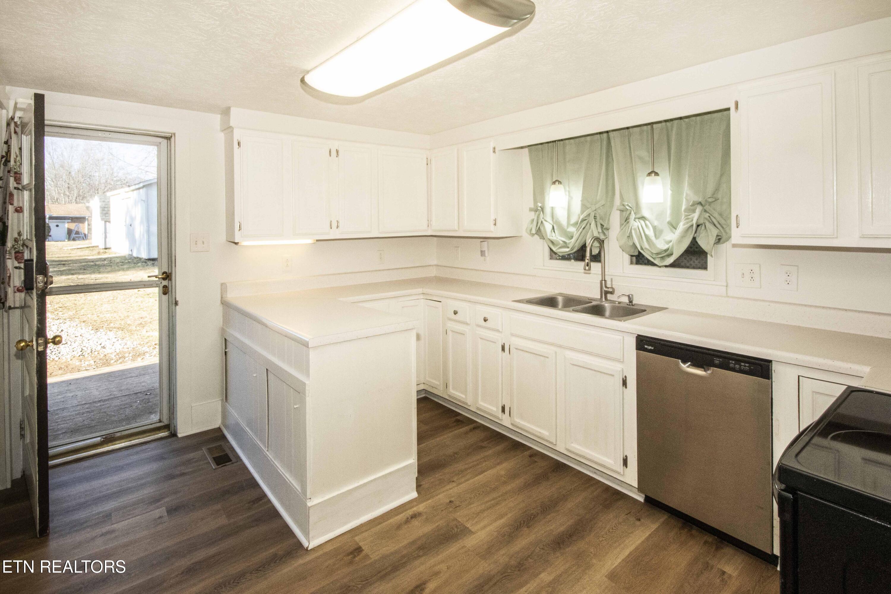 118 Bennett Road Oliver Springs, TN 37840 - Photo 12 of 48 V19A9540