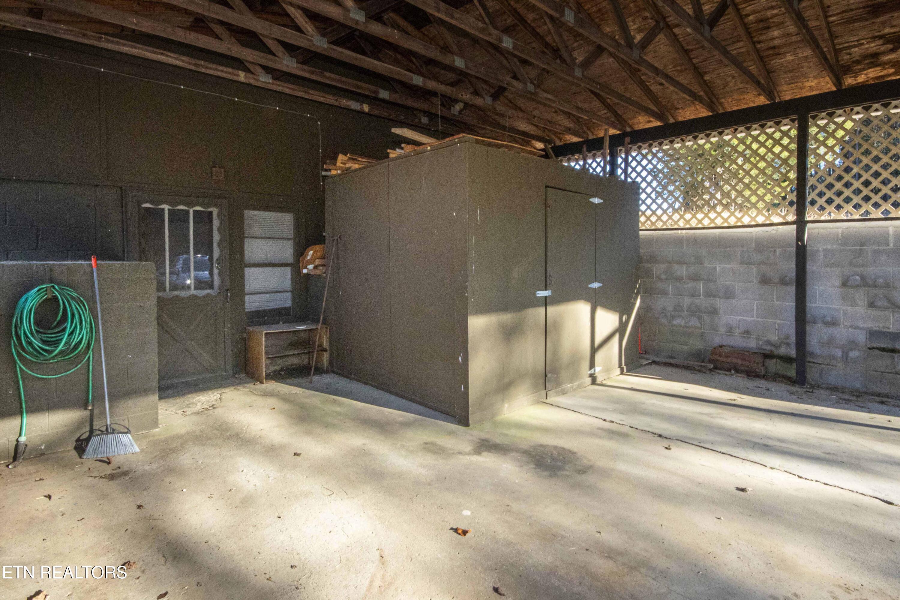 118 Bennett Road Oliver Springs, TN 37840 - Photo 36 of 48 V19A9573
