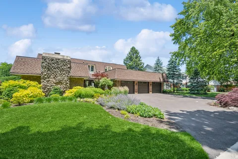 $1,650,000 | 2036 Valley Lo Lane, Glenview, IL 60025