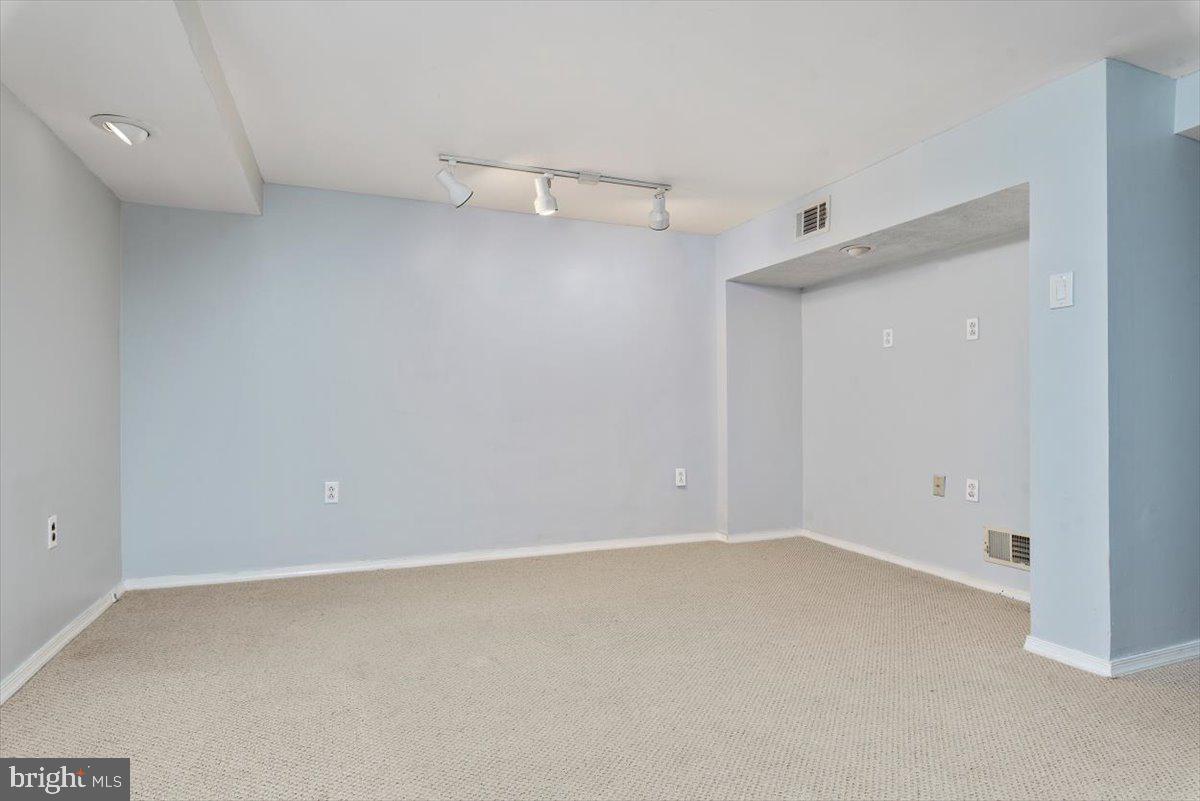 1909 Wareham Road Baltimore, MD 21222 - Photo 14 of 33