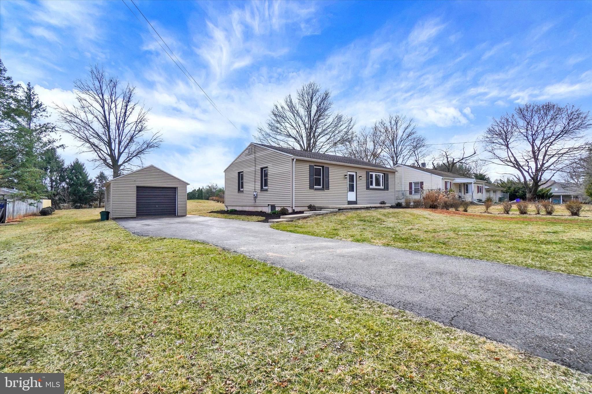 55 Claystone Road York, PA 17408 - Photo 2 of 20 Gallery Image 2
