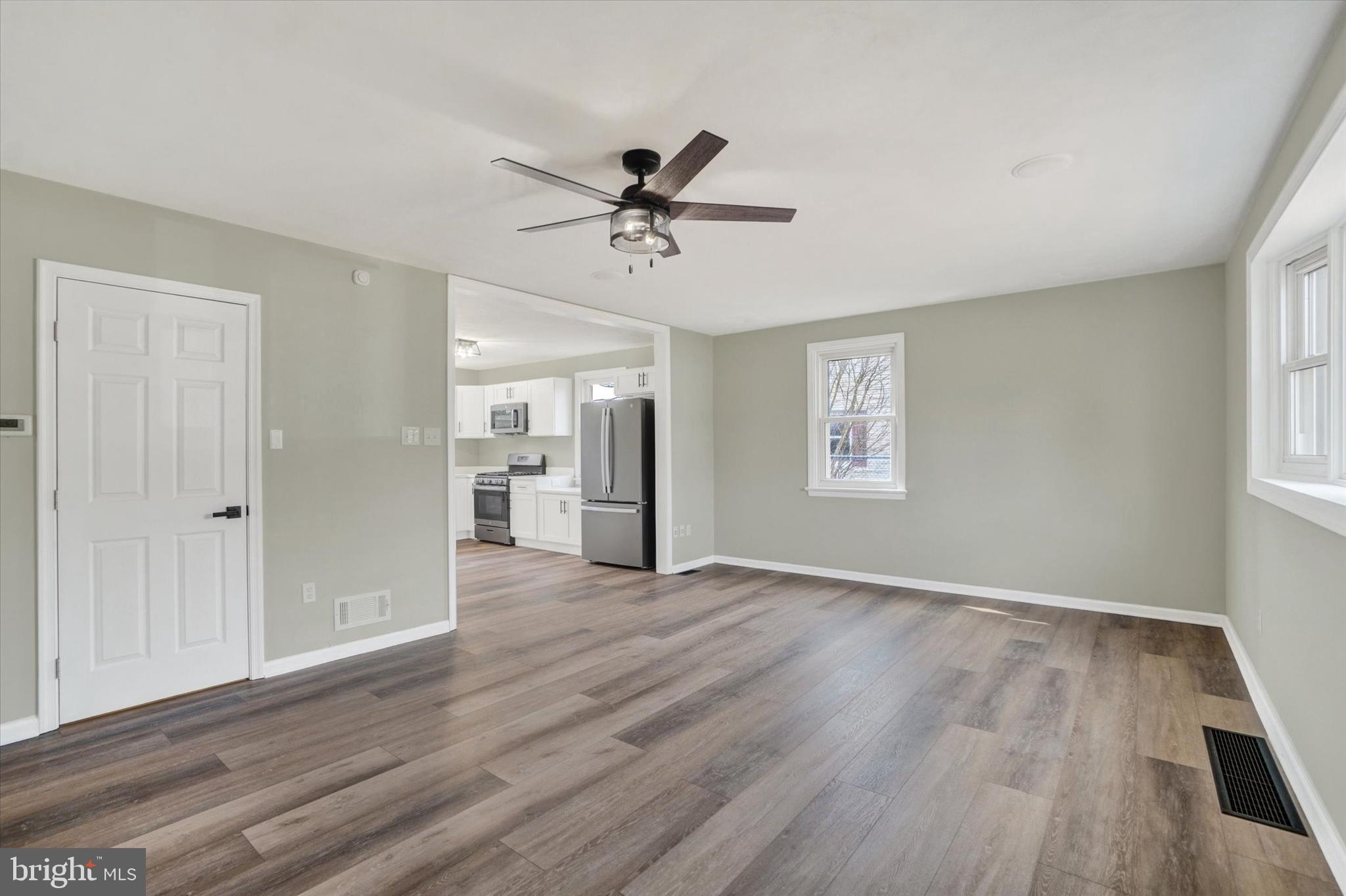 55 Claystone Road York, PA 17408 - Photo 3 of 20 Living Room