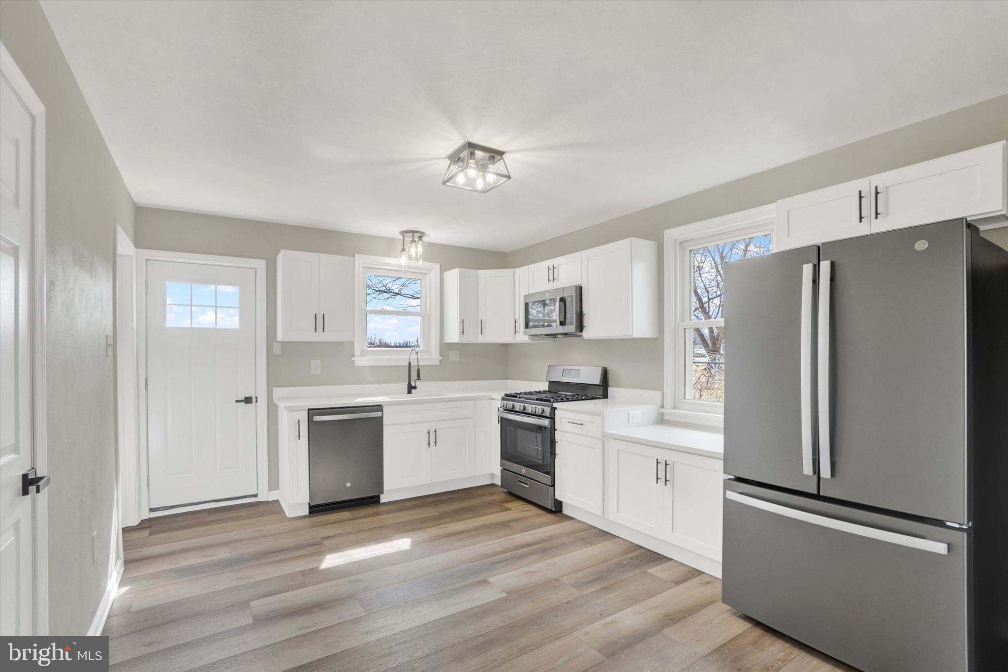 55 Claystone Road York, PA 17408 - Photo 5 of 20 Eat-in Kitchen