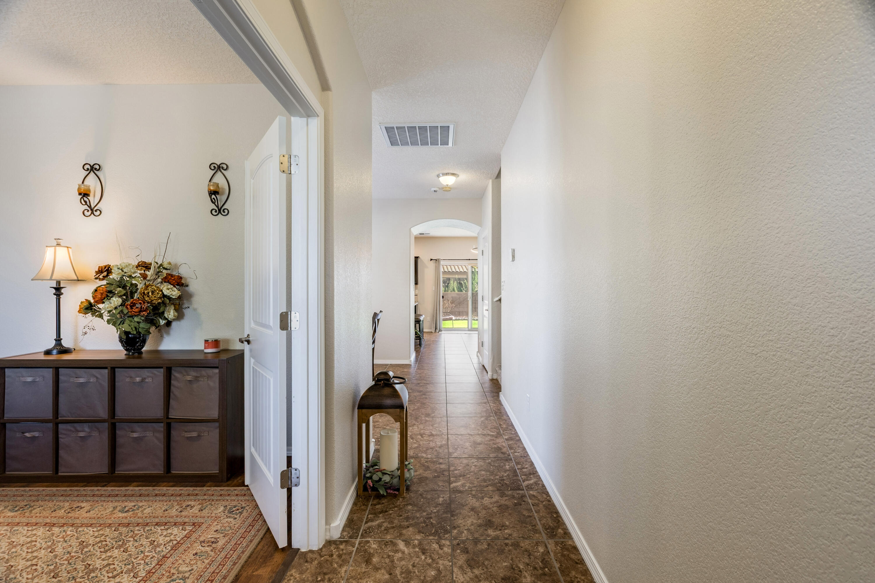 2706 Camacho Road Southeast Rio Rancho, NM 87124 - Photo 4 of 45 Gallery Image 4