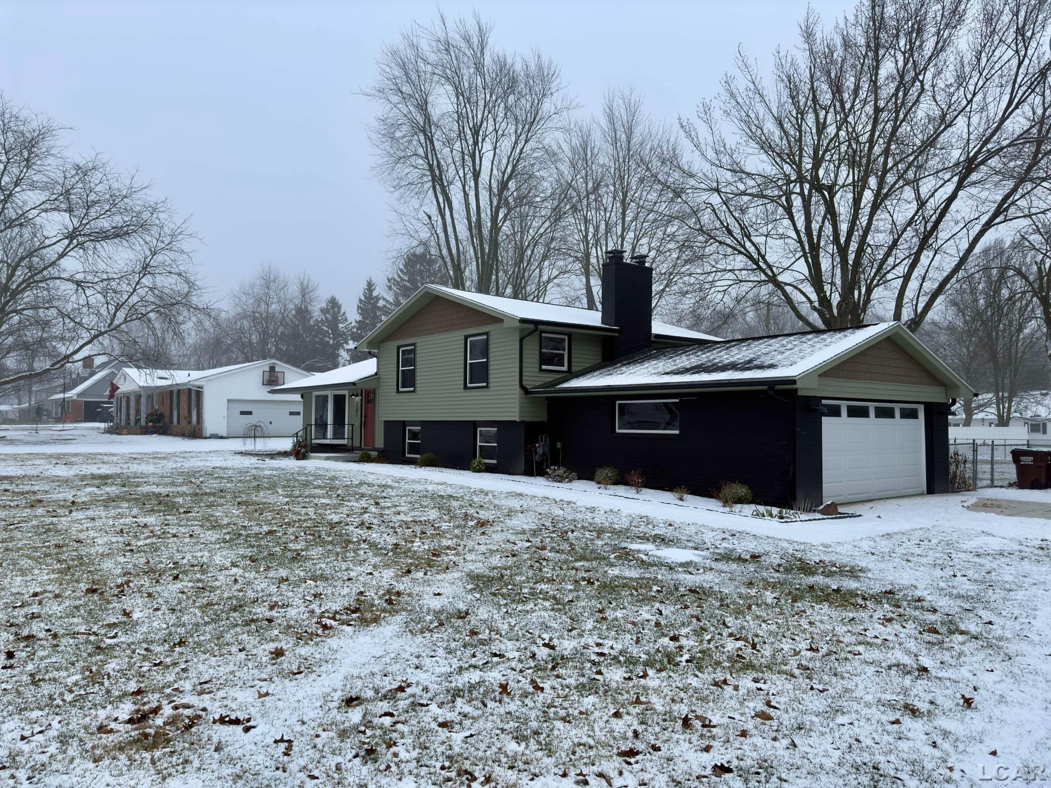 1341 Trenton Road Adrian, MI 49221 - Photo 1 of 41 50165790-9d886369-c773-4b1c-93ab-d330dde778d2.JPG