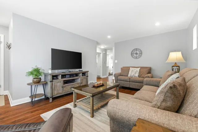 $3,200 | 4400 Opal Avenue, Norridge, IL 60706