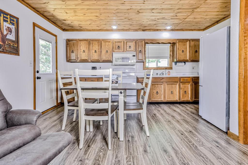 6464 East Big Lake Loop Road Three Lakes, WI 54562 - Photo 9 of 26 Gallery Image 9