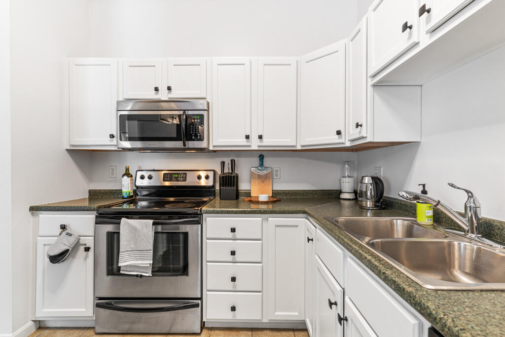9 Cascade Road, Unit A8 Old Orchard Beach, ME 04064 - Photo 11 of 39 DSC05114