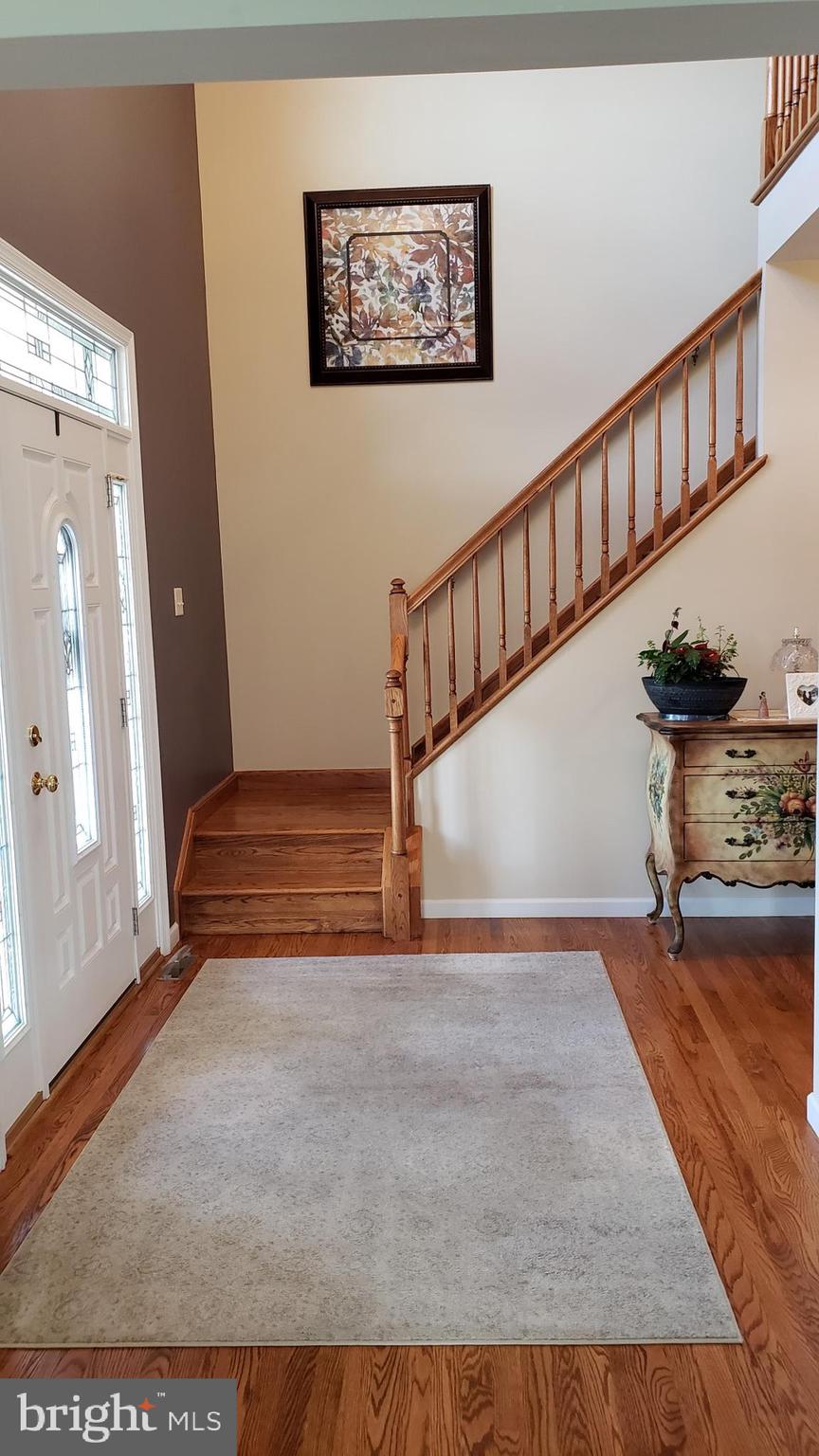 375 South Middlesex Road Carlisle, PA 17015 - Photo 6 of 49 2-story foyer with hardwood floors.