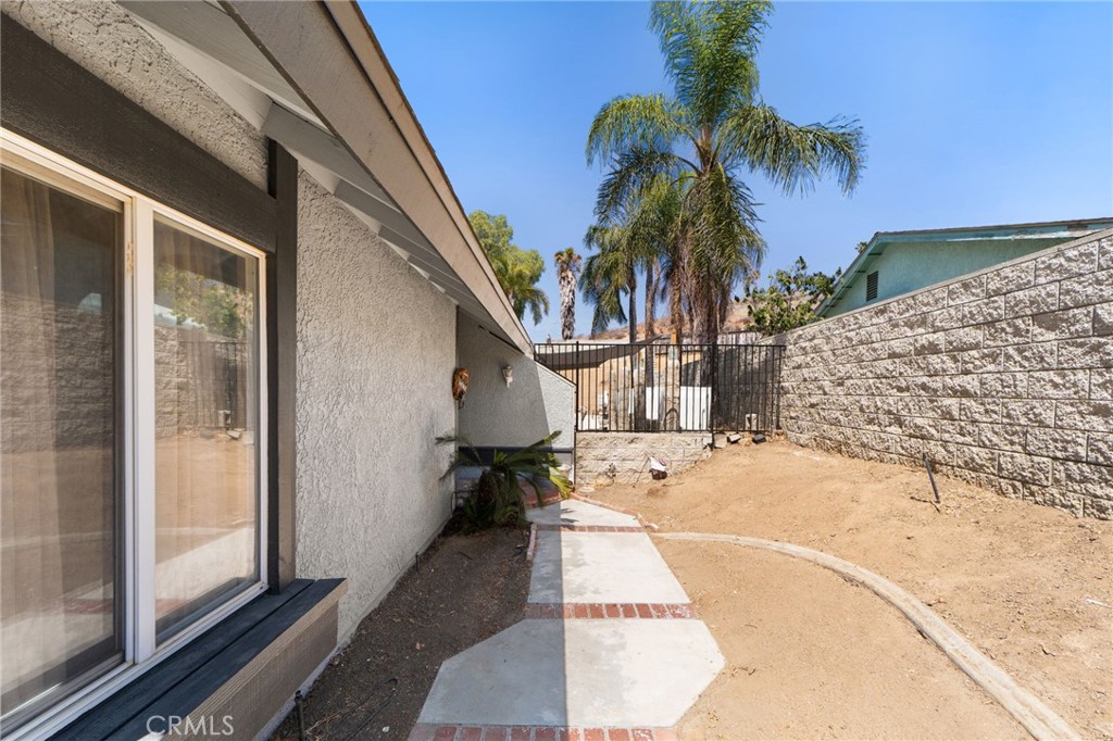 8433 Tamarind Lane Riverside, CA 92509 - Photo 5 of 35