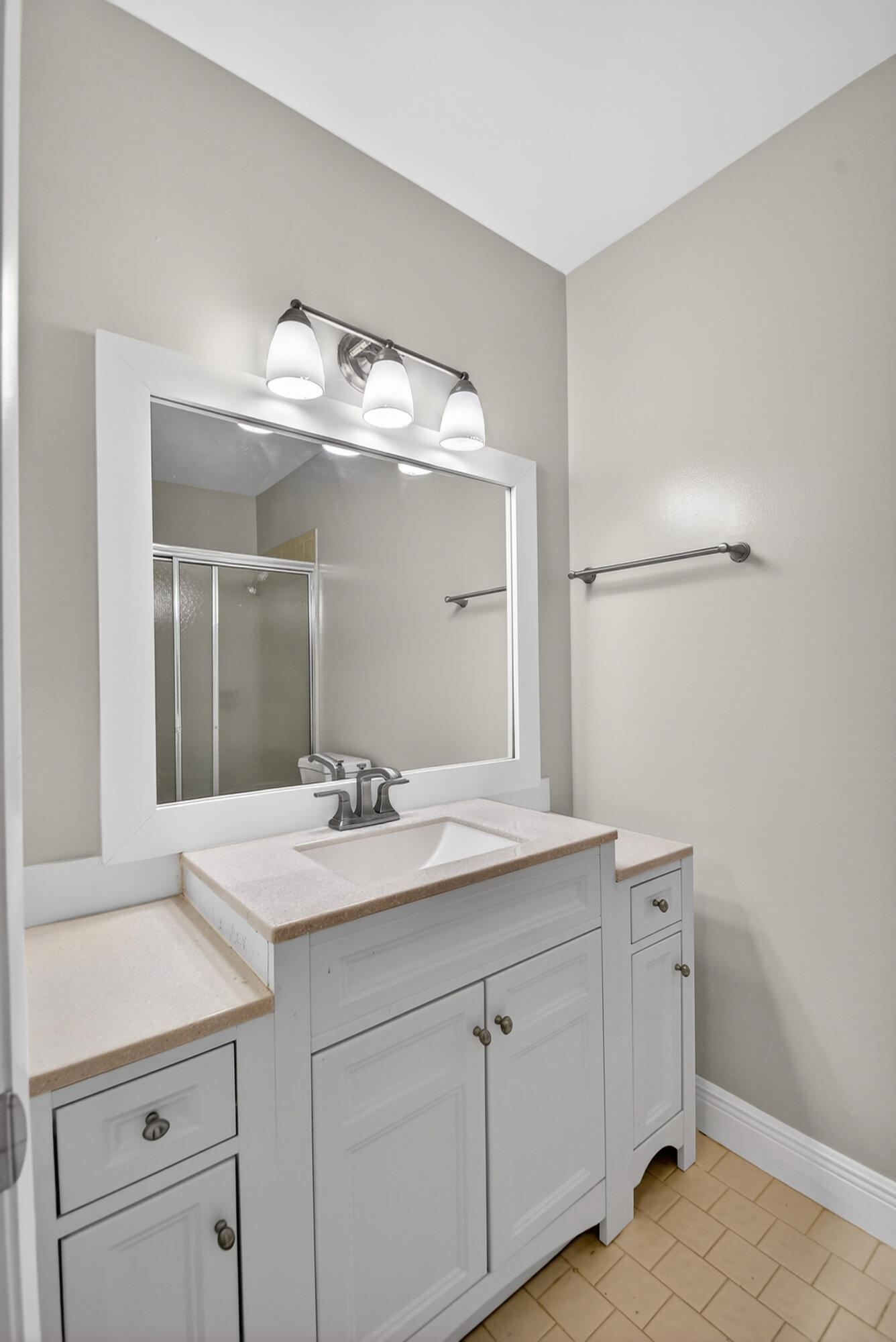 484 Springdale Circle, Unit 48D Palm Springs, FL 33461 - Photo 25 of 59 a bathroom with a sink and a mirror