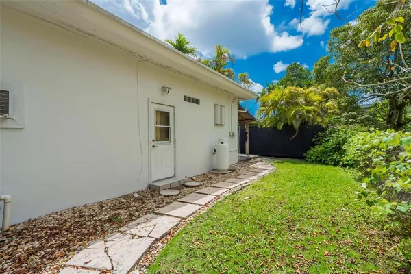 $4,000 | 2300 Southwest 24th Street, Miami, FL 33145